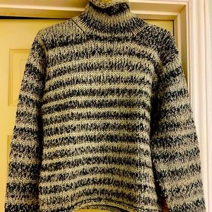 Women’s Columbia High Neck Sweater. Size M. Gray Tones w/white.